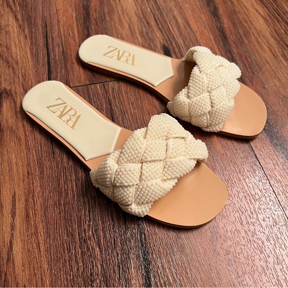 Pearl Detail Woven Slide Sandals! EUC! - Picture 7 of 9